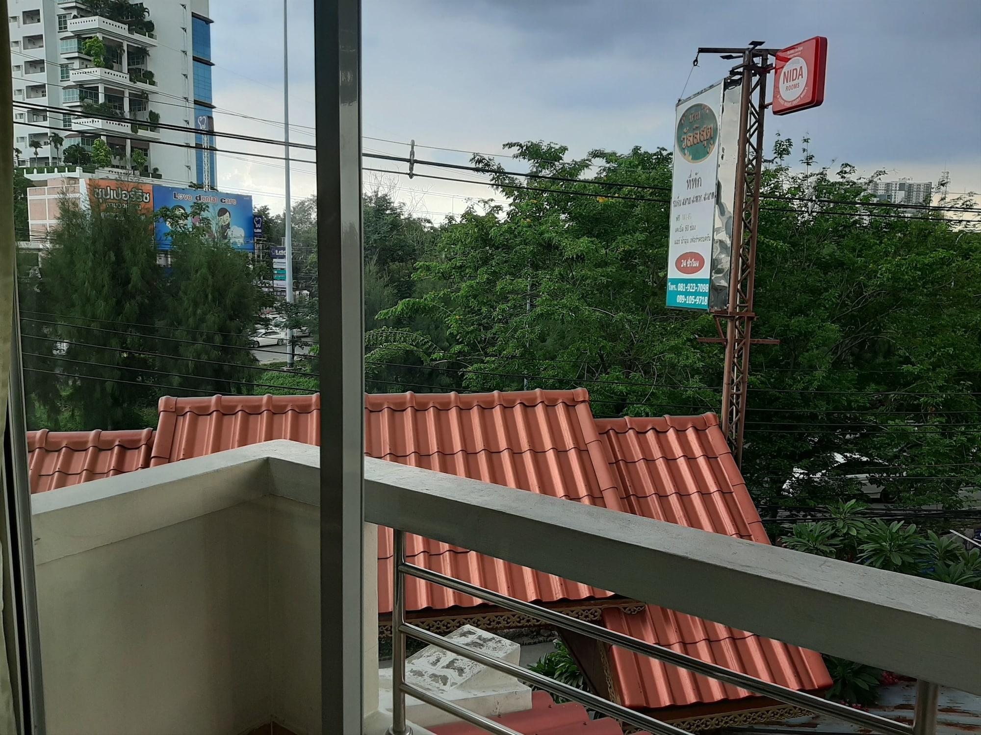Vanlisut Hotel Ngamwongwan Nonthaburi Extérieur photo