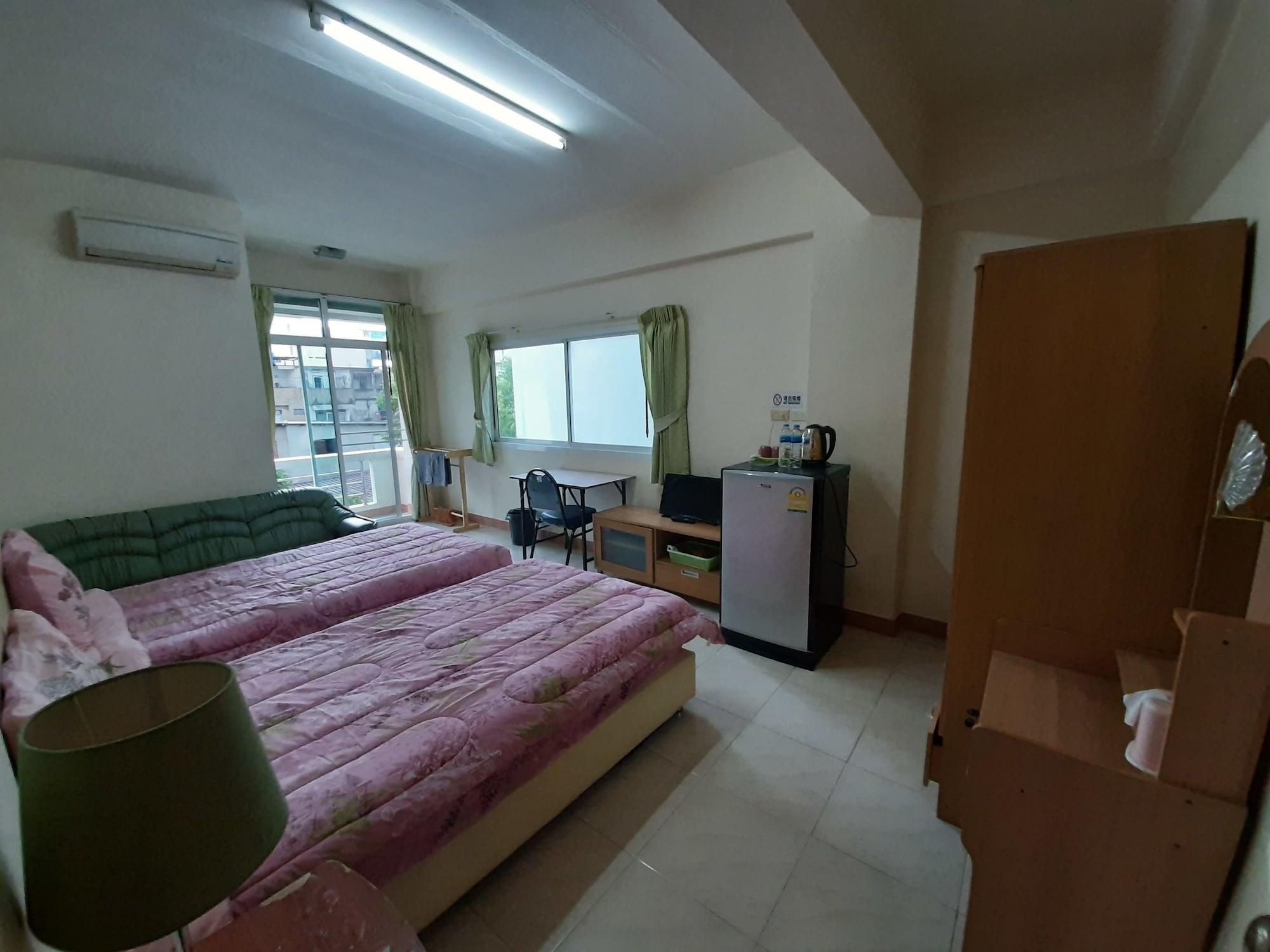 Vanlisut Hotel Ngamwongwan Nonthaburi Extérieur photo