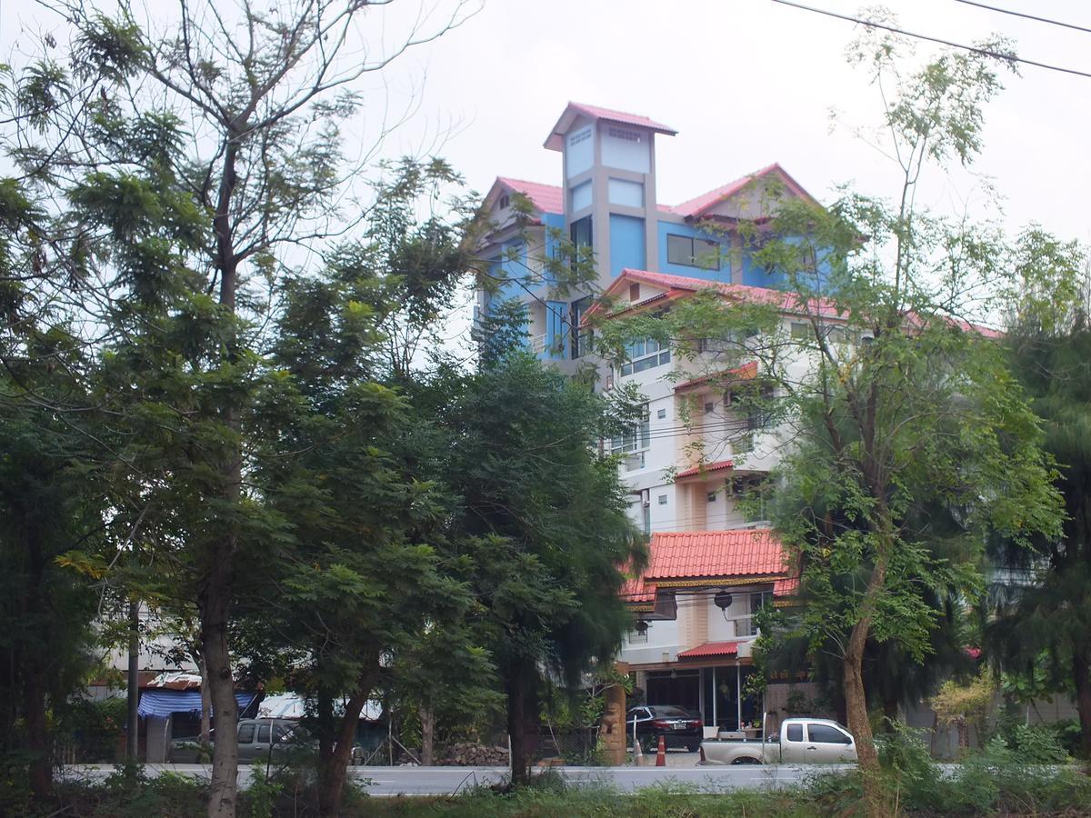 Vanlisut Hotel Ngamwongwan Nonthaburi Extérieur photo